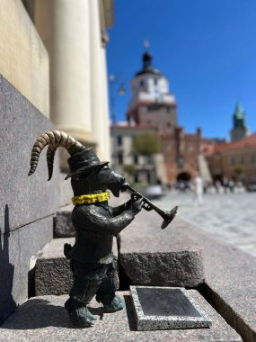 Keçi heykeli Eski Lublin kasabası Polonya