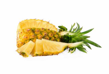 Beyaz üzerine izole edilmiş ananas