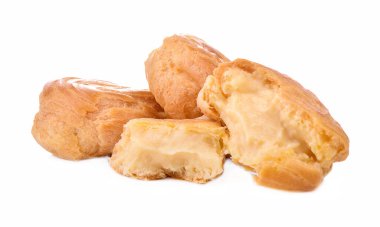 Beyaz arka planda izole edilmiş lezzetli tatlılar..