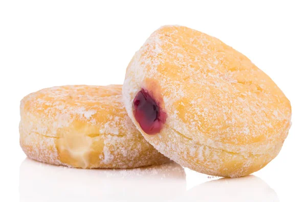 Donuts Savoureux Avec Confiture Sur Fond Blanc — Photo