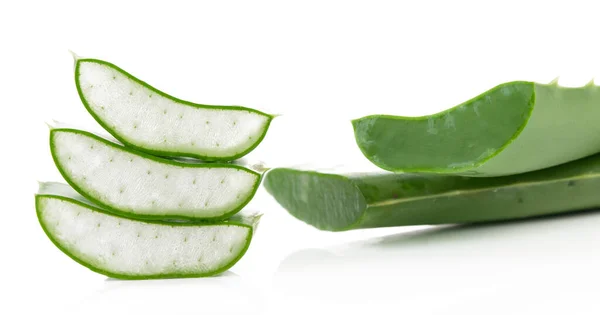 Aloe Scheiben Geschnitten Gesundes Frisches Gemüse Aus Der Natur Isoliert — Stockfoto