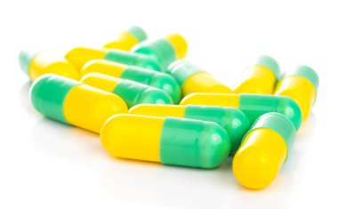 Antibiyotik ilaçları beyazı izole eder.