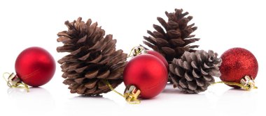 Beyaz arkaplanda izole edilmiş Noel süsü.