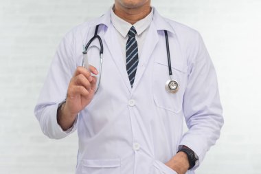 Beyaz arkaplanda Doktor 'un Portresi