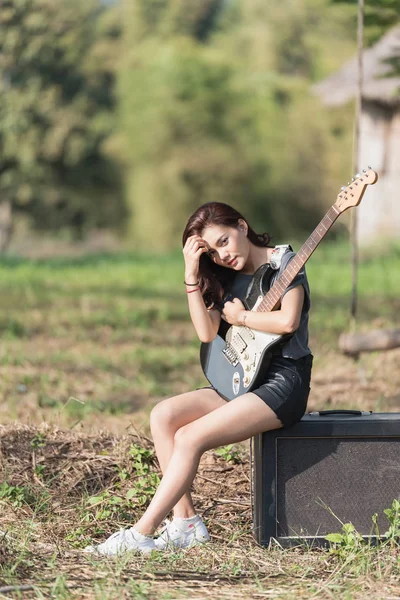 Retrato Menina Com Guitarra — Fotografia de Stock