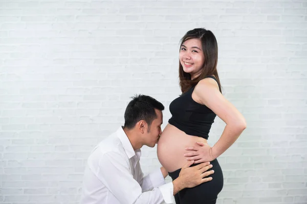 Portrait Pregnant Women Her Husband — Stock Photo, Image
