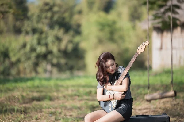 Portret Dziewczynki Gitara — Zdjęcie stockowe
