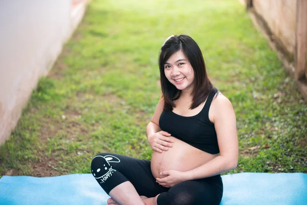 亚洲孕妇肖像 — 图库照片