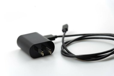 gri arka planda mobil pil şarj cihazı