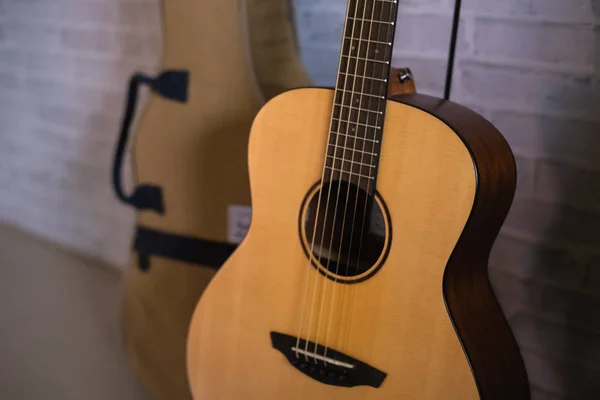 Primer plano de la guitarra acústica — Foto de Stock