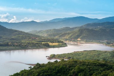 akşam manzara dağ ve nehir görünümü