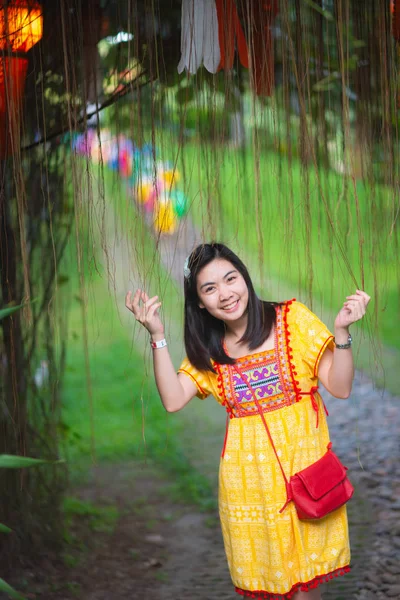 Πορτρέτο της Ασίας κορίτσι στην Ταϊλάνδη — Φωτογραφία Αρχείου