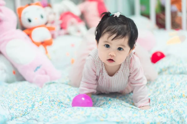 Portrait Bébé Mignon Dans Chambre — Photo