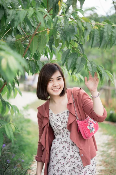 Porträt Eines Schönen Mädchens Auf Dem Bauernhof — Stockfoto