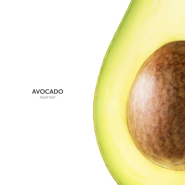 Groene Avocado Geïsoleerd Een Witte Achtergrond Met Uitknippad — Stockfoto