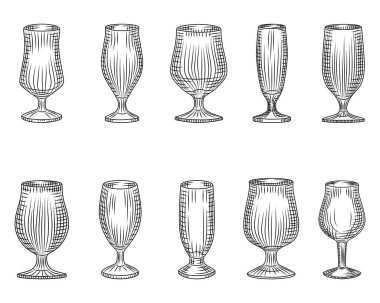 Farklı bira bardakları. Bira fincanı silueti. Bardak ya da alkol. Eski usul oymacılık. Bar menüsü tasarımı için element. Vektör retro illüstrasyonu