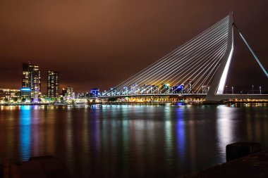 Erasmus Köprüsü - Rotterdam. Akşam manzarası