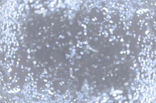 Soyut mavi ve beyaz daireler gri arkaplanda bokeh