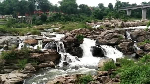 Side View Hundru Waterfall Rocks Forest Mountains Resorts — Stock Video