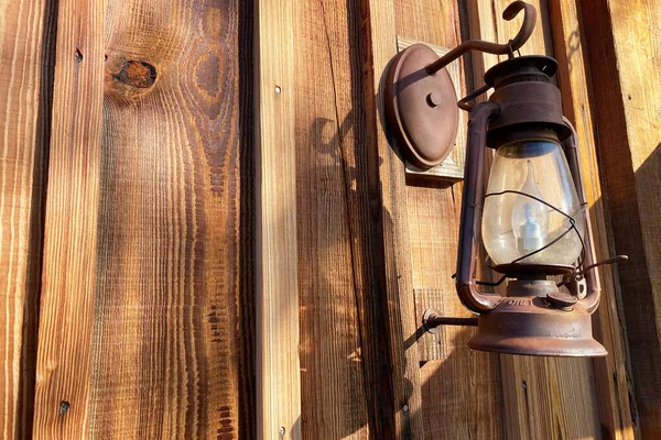 Rusted Old Gas Lantern Hanging Old Log Cabin Shed Building — Stock Photo, Image