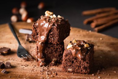 Çikolata sır ve ceviz ile çikolata kek Brownie kareler