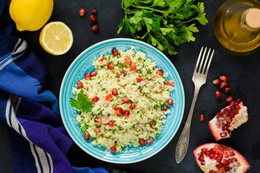 Tabbouleh kuskus ve nar salatası
