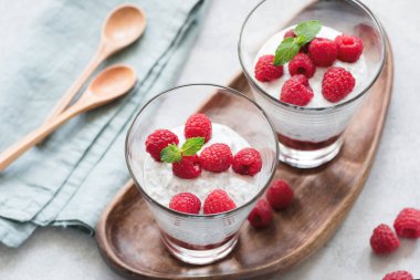 Chia puding bir cam