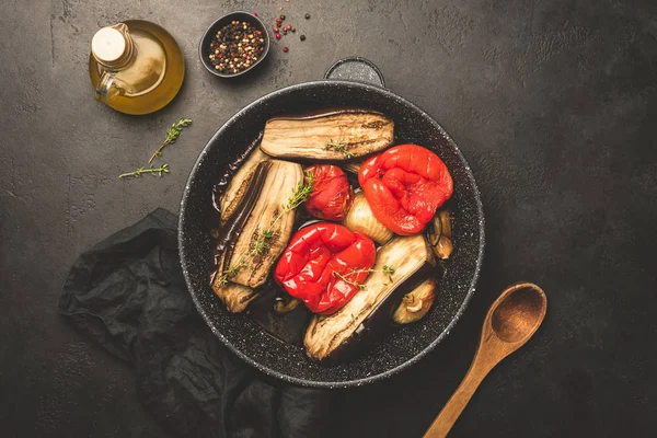 Verduras Asadas Asadas Una Sartén Horno Berenjena Asada Pimienta Tomate — Foto de Stock