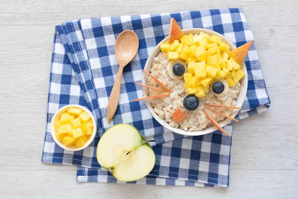 Colazione Divertente Bambini Porridge Farina Avena Con Viso Frutta Carino — Foto Stock