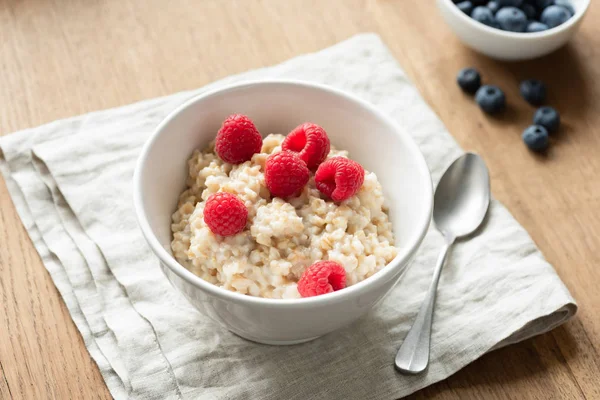 Oatmeal porridge with berry fruits — Stock Photo, Image