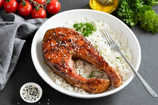 Filete de salmón Teriyaki con arroz — Foto de Stock