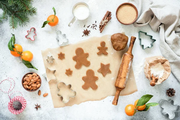 Preparation Gingerbread Cookies Unbaked Gingerbread Cookies Cookie Dough Parchment Paper — Stock Photo, Image