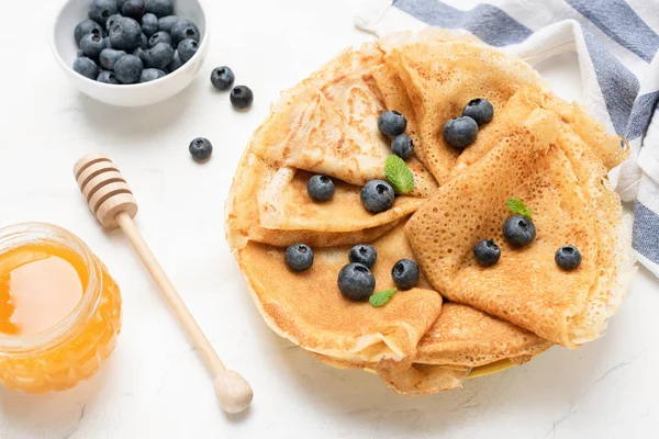 Crêpes savoureuses aux bleuets — Photo