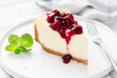 Vişne sos ile klasik Cheesecake
