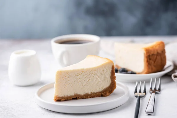 Classical New York Style Cheesecake And Coffee — Stock Photo, Image