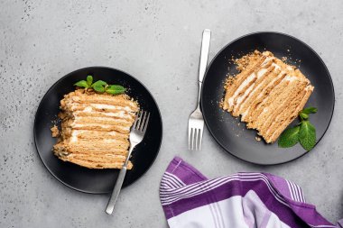 Katmanlı tatlım pasta Medovik