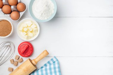 Beyaz ahşap masa arka plan malzemeler pişirme ile