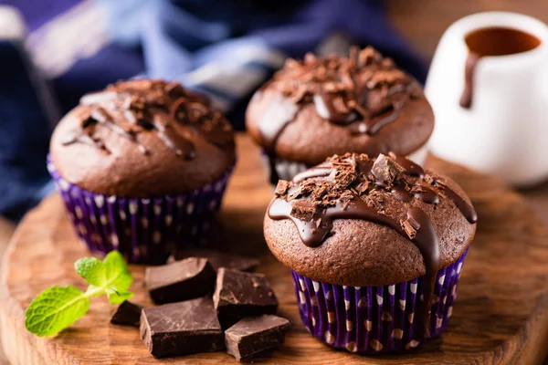 Schokoladenmuffins oder Cupcakes — Stockfoto