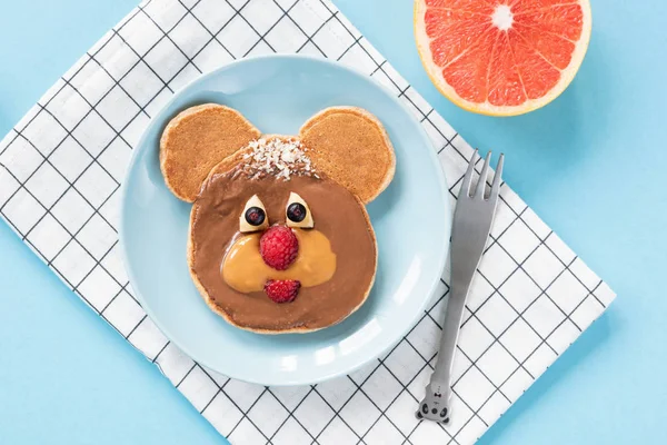 Divertido arte de comida de panqueque de oso de peluche para niños — Foto de Stock