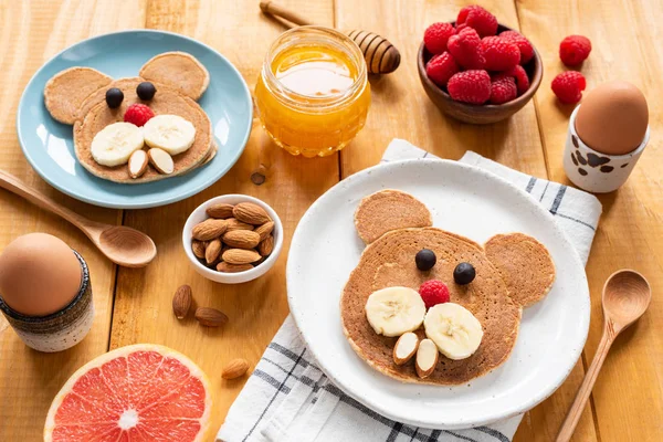 Çocuklar için pancake Kahvaltı, gıda sanatı — Stok fotoğraf