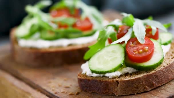 Sebze Krem Peyniri Ile Sağlıklı Snack Tost Çekim Görünümü Sağlıklı — Stok video