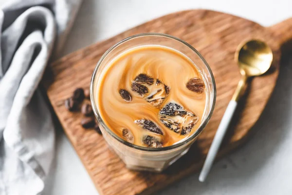 Caffè freddo in vetro vista da vicino — Foto Stock