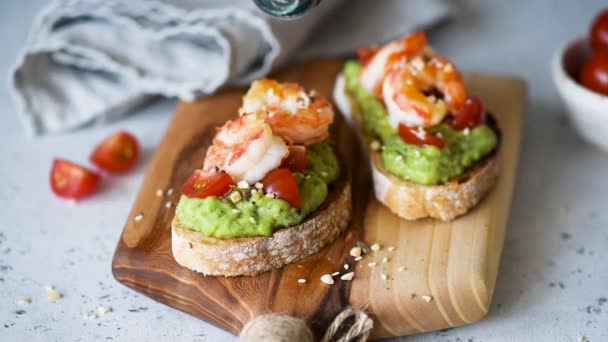 Pouring Olive Oil Avocado Shrimp Toast Slow Motion Healthy Food — Stock Video