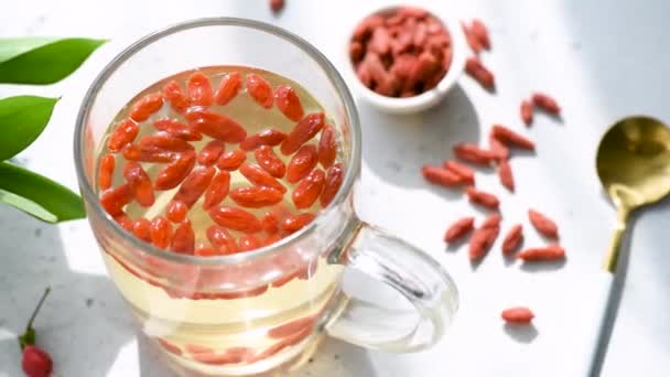 Goji Berry Infhasznált Tea Üvegkupa Táblázat Egészségügy Fogyás Koncepció — Stock videók