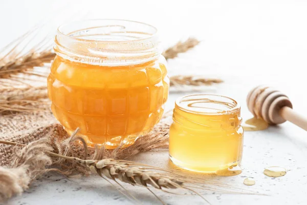 Frasco de mel natural — Fotografia de Stock