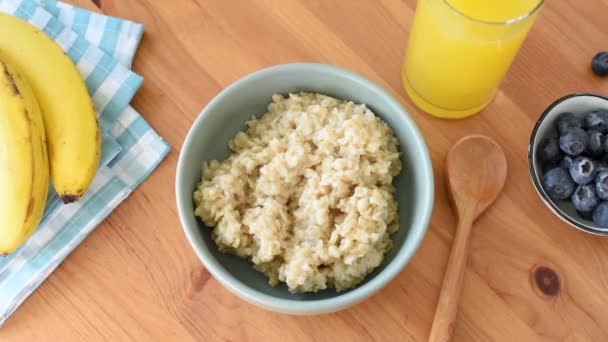 Detener Movimiento Del Desayuno Saludable Tazón Avena Para Niños Una — Vídeo de stock