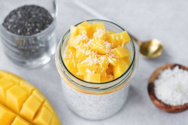 Mango hindistan cevizi chia tohumlu puding