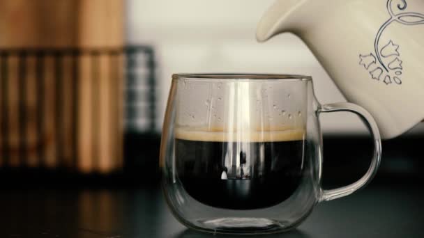 Coffee Milk Pouring Milk Cup Black Coffee Double Bottom Glass — Stock Video