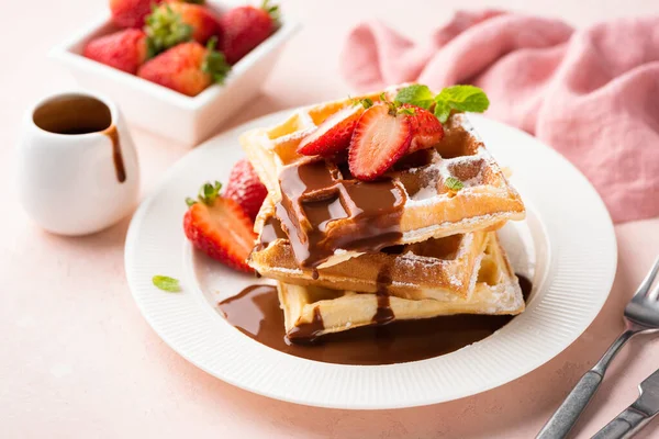 Belgian waffles with strawberry and chocolate sauce — Stock Photo, Image