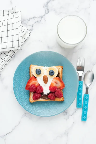 Torrada Pequeno Almoço Para Crianças Forma Coruja Engraçada Bonito Comida — Fotografia de Stock